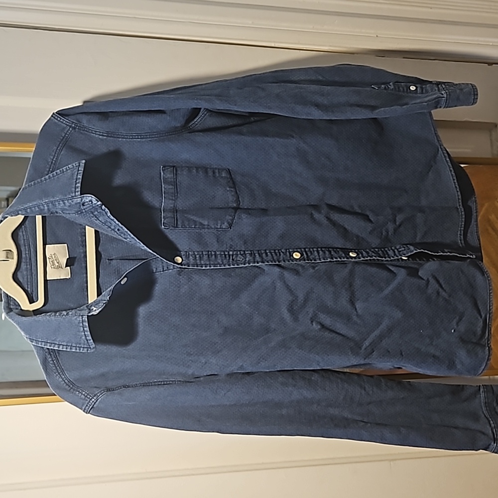 Dues ex machina button up